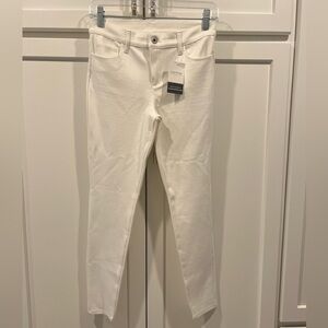 NWT!! Yummie by Heather Thomson Dena Skimmer 5 pocket pant. Size XS. White.